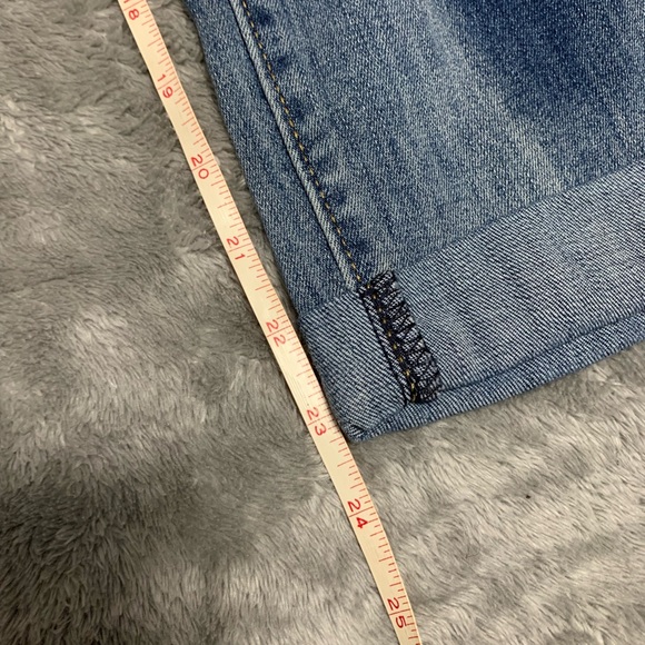 Levi’s Strauss women’s blue jean capris. - Picture 9 of 12